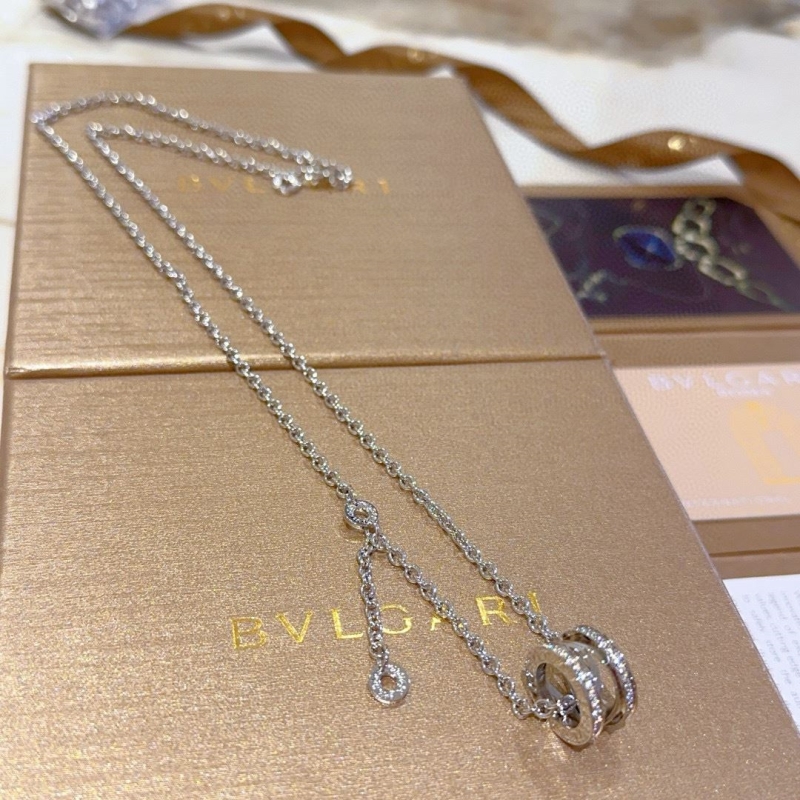 Bv1g*ai necklaces
